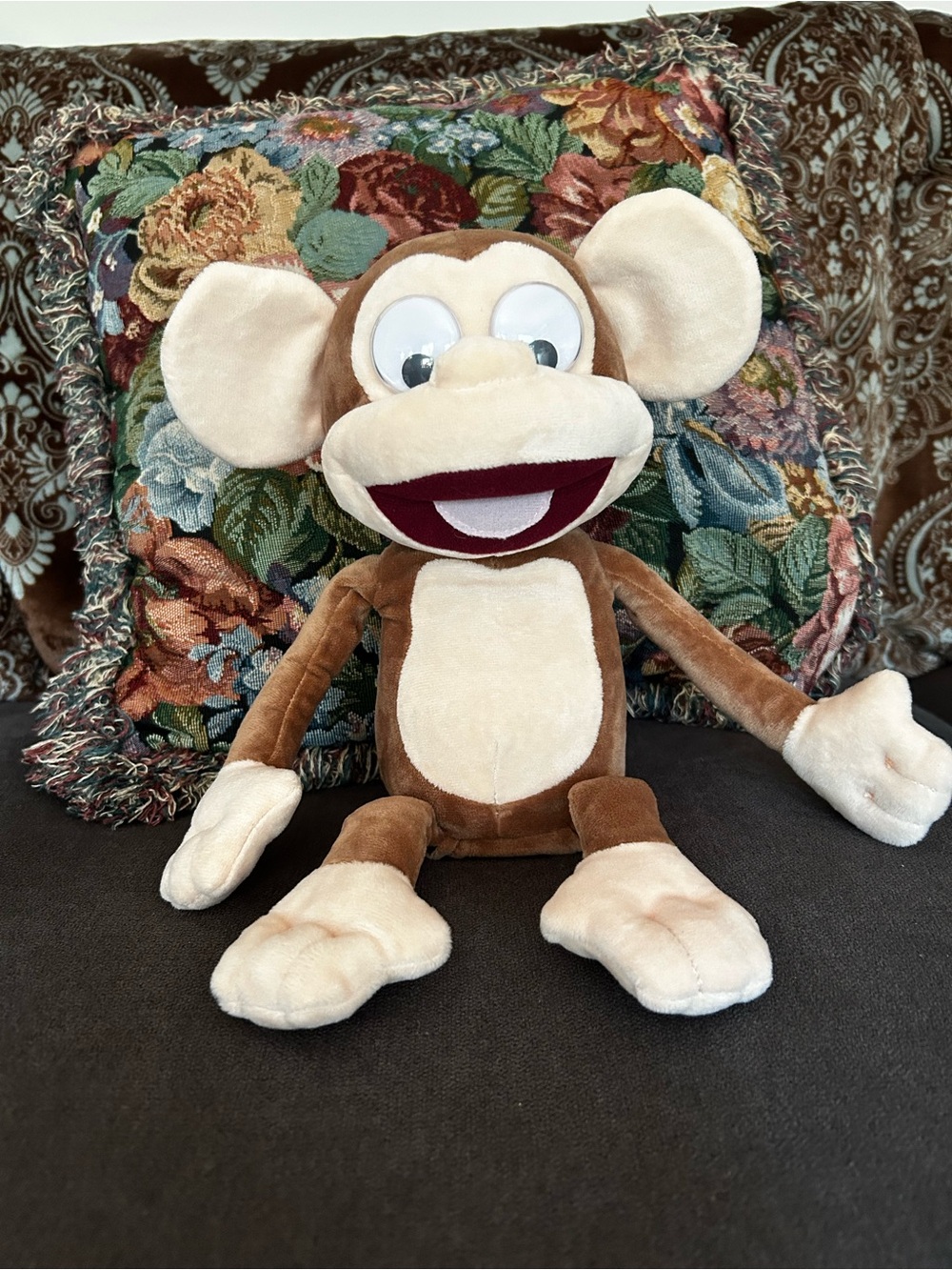 IMC Toys Fufris Funny MONKEY
12" Laughing Farting Plush
Googly Eyes Animated